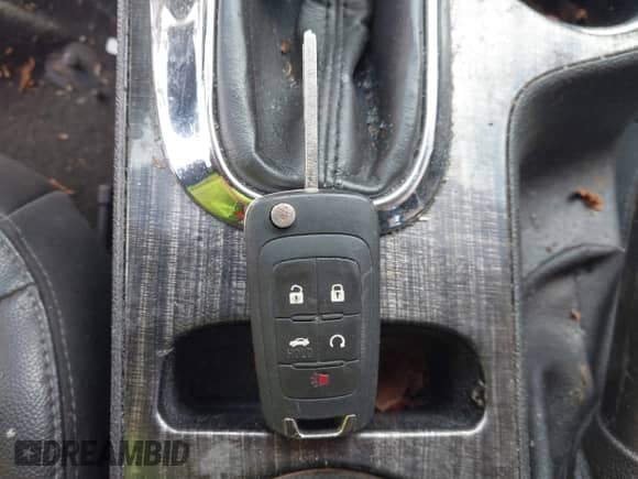 2016 Chevrolet Malibu LTZ z VIN 1G11E5SA4GU105094, wystawiony jako IAAI lot #43108630 z przebiegiem 105 242 mil mil oraz . Historia ofert i sprzedaży dostępna na DreamBid. Obrazek 11.