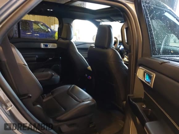 ✅ 2023 Ford Explorer ST • VIN: 1FM5K8GC5PGC26305 • Lot: 42166101. Wystawiony na IAAI z przebiegiem 27 064 mil. Bezpłatny archiwum sprzedaży aukcyjnych z USA i szczegółowy raport historii pojazdu na DreamBid. Zdjęcie 8.