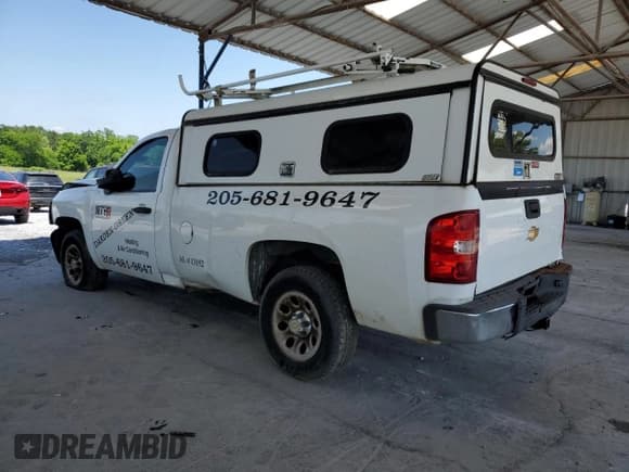 ✅ 2011 Chevrolet Silverado 1500 Work Truck • VIN: 1GCNCPEX1BZ466658 • Лот: 56483065. Опубликован ранее на Copart с пробегом 316 473 миль. Бесплатный доступ к архиву аукционных продаж из США и подробный отчёт об истории автомобиля на DreamBid. Изображение 2.