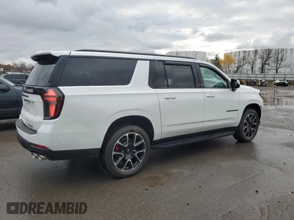 ✅ 2025 Chevrolet Suburban RST • VIN: 1GNS6ERLXSR271347 • Lot: 86137015. Wystawiony na Copart z przebiegiem 678 mil. Bezpłatny archiwum sprzedaży aukcyjnych z USA i szczegółowy raport historii pojazdu na DreamBid. Zdjęcie 3.