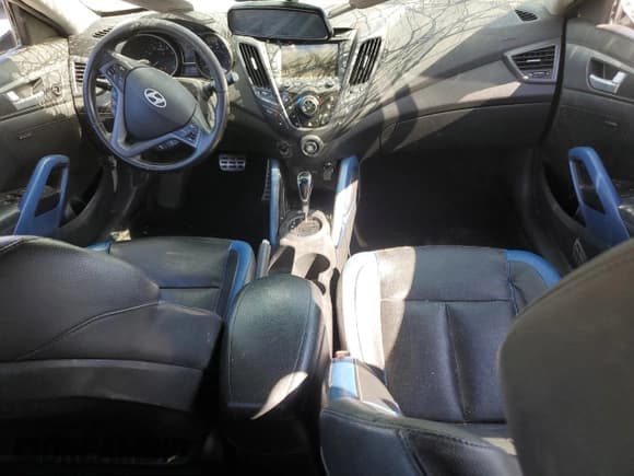 ✅ 2014 Hyundai Veloster Turbo • VIN: KMHTC6AE9EU182472 • Lot: 53327835. Wystawiony na Copart z przebiegiem 122 570 mil. Bezpłatny archiwum sprzedaży aukcyjnych z USA i szczegółowy raport historii pojazdu na DreamBid. Zdjęcie 8.