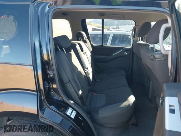 ✅ 2011 Nissan Pathfinder SV • VIN: 5N1AR1NN6BC627397 • Lot: 43775660. Listed on IAAI with 175,381 mi. Free auction sales archive from the USA and detailed vehicle history report at DreamBid. Image 8.