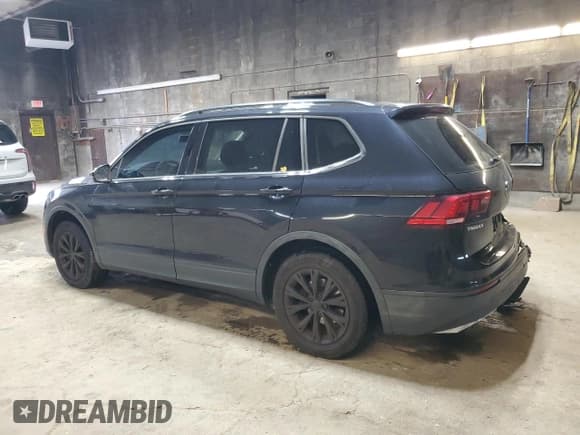 ✅ 2018 Volkswagen Tiguan S • VIN: 3VV1B7AXXJM092916 • Лот: 90348745. Опубликован ранее на Copart с пробегом 81 678 миль. Бесплатный доступ к архиву аукционных продаж из США и подробный отчёт об истории автомобиля на DreamBid. Изображение 2.
