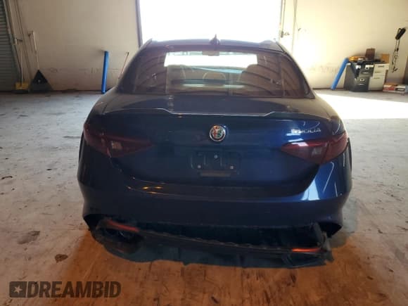 ✅ 2019 Alfa Romeo Giulia Quadrifoglio • VIN: ZARFAMEV1K7600139 • Lot: 90124555. Wystawiony na Copart z przebiegiem 61 821 mil. Bezpłatny archiwum sprzedaży aukcyjnych z USA i szczegółowy raport historii pojazdu na DreamBid. Zdjęcie 6.