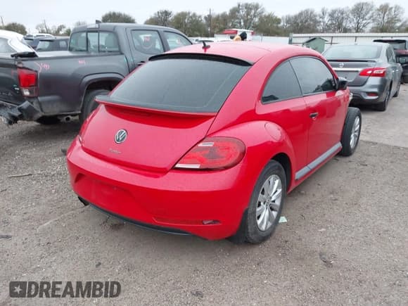 ✅ 2018 Volkswagen Beetle S • VIN: 3VWFD7AT1JM710312 • Лот: 43802565. Опубликован ранее на IAAI с пробегом 154 581 миль. Бесплатный доступ к архиву аукционных продаж из США и подробный отчёт об истории автомобиля на DreamBid. Изображение 4.