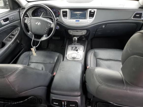 2013 Hyundai Genesis 3.8L z VIN KMHGC4DD2DU246455, wystawiony jako Copart lot #64014954 z przebiegiem 106 292 mil mil oraz Szkoda całkowita • Salvage title. Historia ofert i sprzedaży dostępna na DreamBid. Obrazek 8.