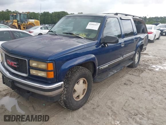✅ 1999 GMC Suburban • VIN: 3GKFK16R2XG501319 • Лот: 42491117. Опубликован ранее на IAAI с пробегом 231 561 миль. Бесплатный доступ к архиву аукционных продаж из США и подробный отчёт об истории автомобиля на DreamBid. Изображение 2.