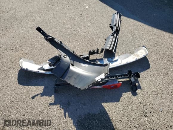 ✅ 2022 Volvo XC40 Momentum • VIN: YV4162UKXN2652725 • Lot: 82666025. Listed on Copart with 35,742 mi. Free auction sales archive from the USA and detailed vehicle history report at DreamBid. Image 13.