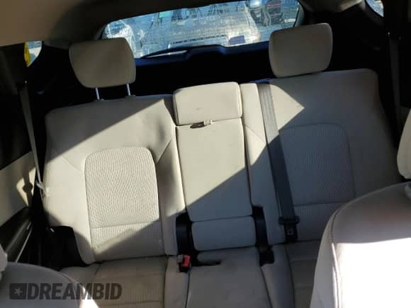 2015 Hyundai Santa Fe с VIN 5XYZU3LB2FG243581, выставлен на аукционе Copart как лот 90817795 с пробегом 284 919 миль миль и Списание • Salvage title. История ставок и продаж доступна на DreamBid. Изображение 10.