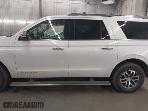 ✅ 2019 Ford Expedition Max Platinum • VIN: 1FMJK1MT6KEA18920 • Lot: 43619028. Wystawiony na IAAI z przebiegiem 108 772 mil. Bezpłatny archiwum sprzedaży aukcyjnych z USA i szczegółowy raport historii pojazdu na DreamBid. Zdjęcie 15.