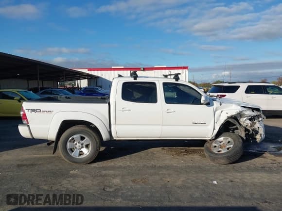 ✅ 2015 Toyota Tacoma PreRunner • VIN: 3TMJU4GN9FM176780 • Lot: 43704666. Wystawiony na IAAI z przebiegiem 193 692 mil. Bezpłatny archiwum sprzedaży aukcyjnych z USA i szczegółowy raport historii pojazdu na DreamBid. Zdjęcie 14.