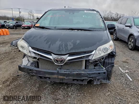 ✅ 2019 Toyota Sienna Limited • VIN: 5TDYZ3DC3KS015767 • Лот: 95634425. Опубликован ранее на Copart с пробегом 71 446 миль. Бесплатный доступ к архиву аукционных продаж из США и подробный отчёт об истории автомобиля на DreamBid. Изображение 5.