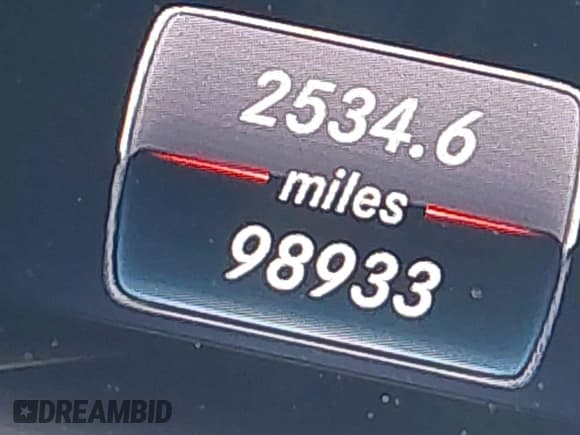 ✅ 2018 Mercedes-Benz CLA 250 • VIN: WDDSJ4EB6JN677040 • Lot: 43510857. Wystawiony na IAAI z przebiegiem 98 933 mil. Bezpłatny archiwum sprzedaży aukcyjnych z USA i szczegółowy raport historii pojazdu na DreamBid. Zdjęcie 15.