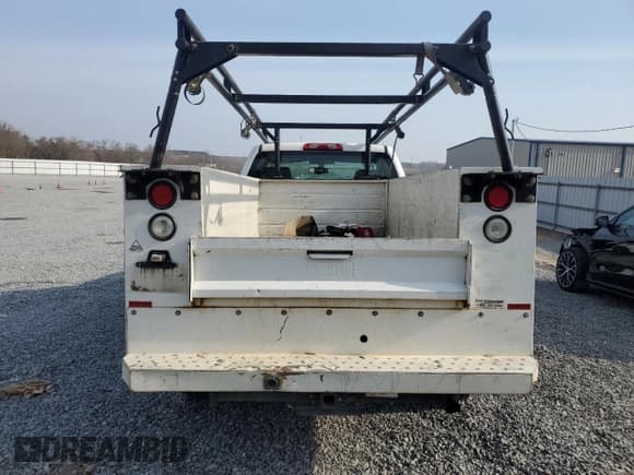 ✅ 2015 Chevrolet Silverado 2500HD Work Truck • VIN: 1GB0CUEG9FZ521974 • Lot: 48957935. Wystawiony na Copart z przebiegiem 192 714 mil. Bezpłatny archiwum sprzedaży aukcyjnych z USA i szczegółowy raport historii pojazdu na DreamBid. Zdjęcie 6.