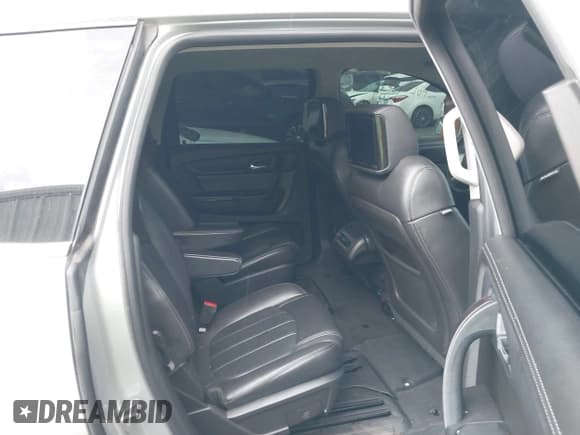 ✅ 2017 Chevrolet Traverse Premier • VIN: 1GNKRJKD1HJ230177 • Lot: 42111204. Wystawiony na IAAI z przebiegiem 121 727 mil. Bezpłatny archiwum sprzedaży aukcyjnych z USA i szczegółowy raport historii pojazdu na DreamBid. Zdjęcie 8.