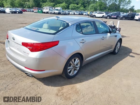 ✅ 2011 Kia Optima EX • VIN: KNAGN4A61B5143424 • Lot: 42776568. Listed on IAAI with 167,168 mi. Free auction sales archive from the USA and detailed vehicle history report at DreamBid. Image 4.