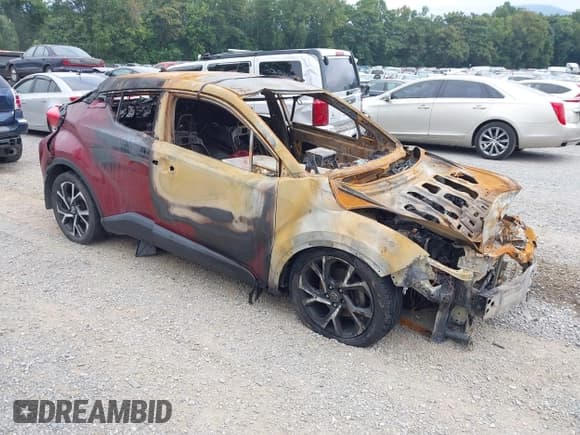 ✅ 2018 Toyota C-HR XLE • VIN: NMTKHMBX4JR042770 • Лот: 43015287. Опубликован ранее на IAAI с пробегом Не указан. Бесплатный доступ к архиву аукционных продаж из США и подробный отчёт об истории автомобиля на DreamBid. Изображение 1.