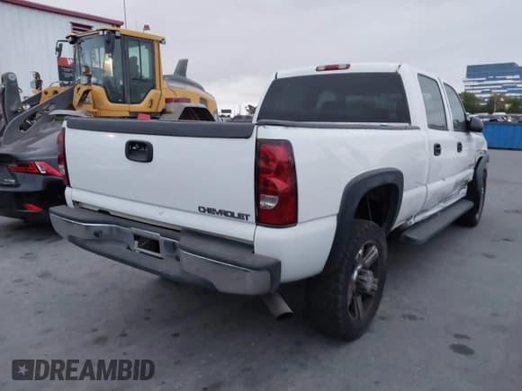 ✅ 2004 Chevrolet Silverado 2500HD LS • VIN: 1GCHC23U64F186697 • Лот: 41851795. Опубликован ранее на IAAI с пробегом 232 715 миль. Бесплатный доступ к архиву аукционных продаж из США и подробный отчёт об истории автомобиля на DreamBid. Изображение 4.