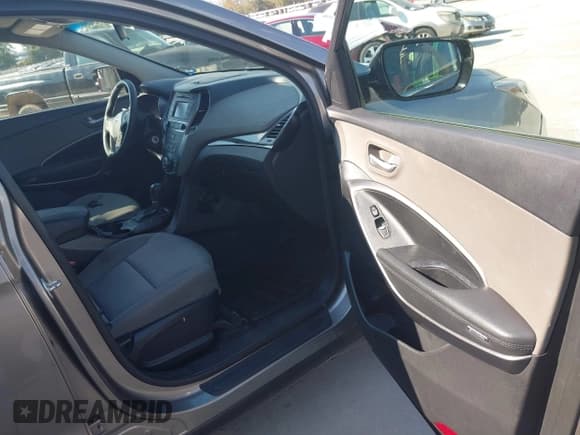 ✅ 2018 Hyundai Santa Fe 2.4L • VIN: 5NMZT3LB4JH079784 • Лот: 43439976. Опубликован ранее на IAAI с пробегом 121 738 миль. Бесплатный доступ к архиву аукционных продаж из США и подробный отчёт об истории автомобиля на DreamBid. Изображение 5.