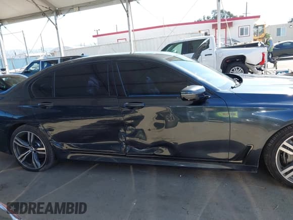 ✅ 2019 BMW 7 Series 740i • VIN: WBA7E2C53KB218375 • Lot: 42008827. Listed on IAAI with 61,337 mi. Free auction sales archive from the USA and detailed vehicle history report at DreamBid. Image 13.