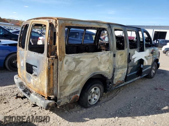 ✅ 2002 GMC Savana • VIN: 1GDFG65R221107446 • Lot: 76991664. Wystawiony na Copart z przebiegiem Nie podano. Bezpłatny archiwum sprzedaży aukcyjnych z USA i szczegółowy raport historii pojazdu na DreamBid. Zdjęcie 3.