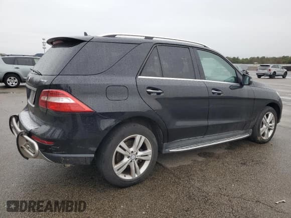 ✅ 2015 Mercedes-Benz M 350 • VIN: 4JGDA5HB8FA448602 • Лот: 93092905. Опубликован ранее на Copart с пробегом 113 004 миль. Бесплатный доступ к архиву аукционных продаж из США и подробный отчёт об истории автомобиля на DreamBid. Изображение 3.