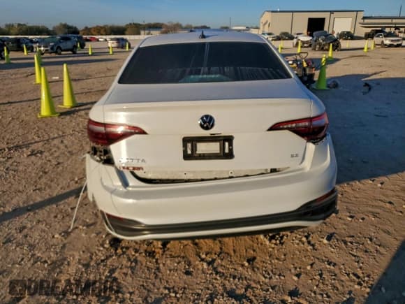 ✅ 2024 Volkswagen Jetta SE • VIN: 3VW7M7BU4RM013904 • Lot: 96395945. Listed on Copart with 35,619 mi. Free auction sales archive from the USA and detailed vehicle history report at DreamBid. Image 6.