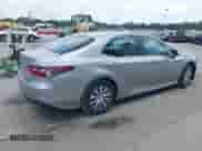 2021 Toyota Camry Hybrid LE z VIN 4T1C31AK2MU022229, wystawiony jako IAAI lot #42633309 z przebiegiem 37 463 mil mil oraz . Historia ofert i sprzedaży dostępna na DreamBid. Obrazek 4.