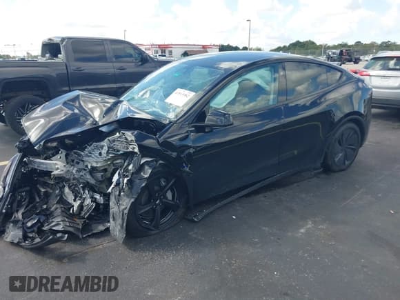 ✅ 2026 Tesla Model Y Long Range • VIN: 7SAYGDEDXTA471015 • Lot: 43515582. Listed on IAAI with 643 mi. Free auction sales archive from the USA and detailed vehicle history report at DreamBid. Image 18.