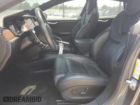 ✅ 2019 Tesla Model S 75D • VIN: 5YJSA1E24KF333988 • Lot: 61897765. Wystawiony na Copart z przebiegiem 56 935 mil. Bezpłatny archiwum sprzedaży aukcyjnych z USA i szczegółowy raport historii pojazdu na DreamBid. Zdjęcie 7.