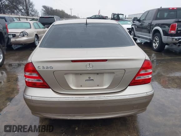 ✅ 2005 Mercedes-Benz C 320 • VIN: WDBRF64J65F576240 • Lot: 41446413. Wystawiony na IAAI z przebiegiem 68 000 mil. Bezpłatny archiwum sprzedaży aukcyjnych z USA i szczegółowy raport historii pojazdu na DreamBid. Zdjęcie 17.