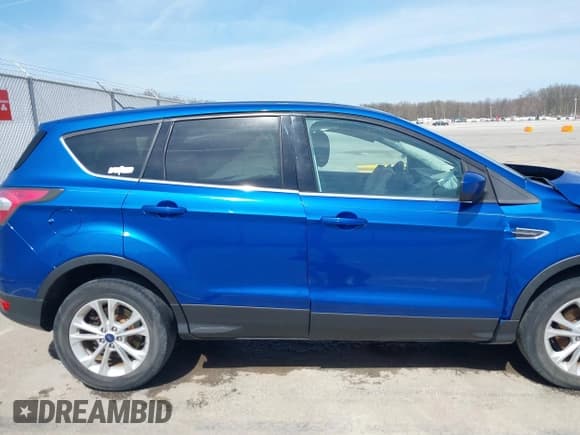 ✅ 2017 Ford Escape SE • VIN: 1FMCU0GD5HUA79952 • Лот: 41914512. Опубликован ранее на IAAI с пробегом 123 739 миль. Бесплатный доступ к архиву аукционных продаж из США и подробный отчёт об истории автомобиля на DreamBid. Изображение 13.