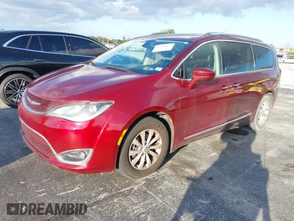 ✅ 2019 Chrysler Pacifica Touring L • VIN: 2C4RC1BG9KR680701 • Lot: 43586083. Listed on IAAI with 191,825 mi. Free auction sales archive from the USA and detailed vehicle history report at DreamBid. Image 17.