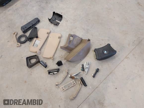 1995 BMW 3 Series z VIN WBACA5321SFG13393, wystawiony jako IAAI lot #41241124 z przebiegiem Nie podano mil oraz . Historia ofert i sprzedaży dostępna na DreamBid. Obrazek 12.