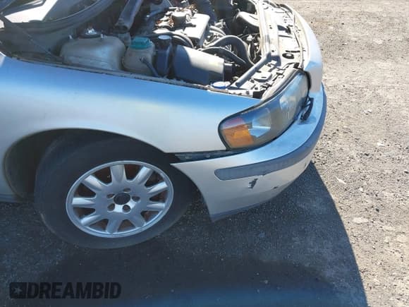 ✅ 2001 Volvo V70 • VIN: YV1SW61N512059498 • Lot: 43591047. Wystawiony na IAAI z przebiegiem 199 432 mil. Bezpłatny archiwum sprzedaży aukcyjnych z USA i szczegółowy raport historii pojazdu na DreamBid. Zdjęcie 6.