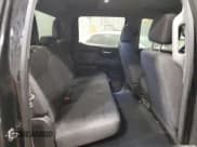 ✅ 2021 Chevrolet Silverado 1500 Custom • VIN: 1GCPYBEH9MZ171784 • Lot: 83081484. Wystawiony na Copart z przebiegiem 94 772 mil. Bezpłatny archiwum sprzedaży aukcyjnych z USA i szczegółowy raport historii pojazdu na DreamBid. Zdjęcie 10.