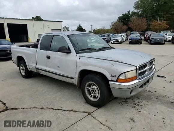 ✅ 2000 Dodge Dakota • VIN: 1B7GL22X8YS632837 • Lot: 79168404. Wystawiony na Copart z przebiegiem 241 454 mil. Bezpłatny archiwum sprzedaży aukcyjnych z USA i szczegółowy raport historii pojazdu na DreamBid. Zdjęcie 10.
