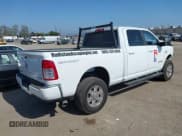 ✅ 2024 Ram 2500 Big Horn • VIN: 3C6UR5DL2RG411604 • Lot: 42350063. Wystawiony na IAAI z przebiegiem 4 025 mil. Bezpłatny archiwum sprzedaży aukcyjnych z USA i szczegółowy raport historii pojazdu na DreamBid. Zdjęcie 4.