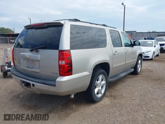 ✅ 2008 Chevrolet Suburban LTZ • VIN: 3GNFC16038G173492 • Лот: 43355753. Опубликован ранее на IAAI с пробегом 178 502 миль. Бесплатный доступ к архиву аукционных продаж из США и подробный отчёт об истории автомобиля на DreamBid. Изображение 4.