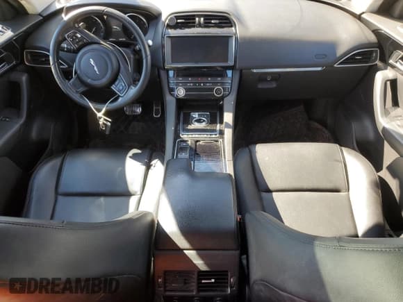 ✅ 2019 Jaguar F-Pace 25t • VIN: SADCS2FX2KA602035 • Lot: 52404845. Wystawiony na Copart z przebiegiem 104 972 mil. Bezpłatny archiwum sprzedaży aukcyjnych z USA i szczegółowy raport historii pojazdu na DreamBid. Zdjęcie 8.