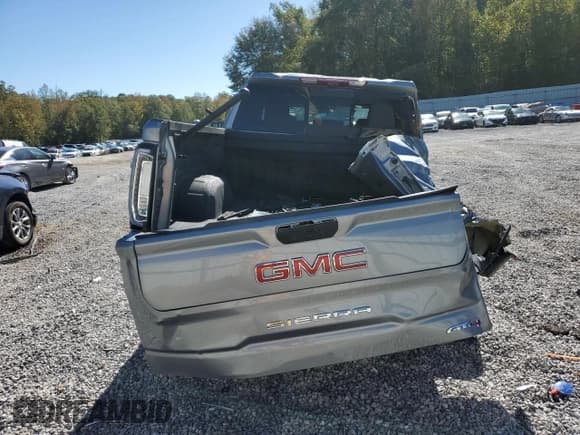 ✅ 2025 GMC Sierra 1500 AT4 • VIN: 3GTUUEEL9SG307431 • Lot: 82648465. Wystawiony na Copart z przebiegiem 12 566 mil. Bezpłatny archiwum sprzedaży aukcyjnych z USA i szczegółowy raport historii pojazdu na DreamBid. Zdjęcie 6.