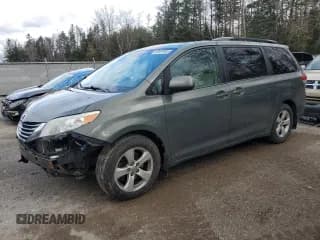 ✅ 2014 Toyota Sienna LE • VIN: 5TDKK3DC6ES504503 • Lot: 92491955. Listed on Copart with 242,306 mi. Free auction sales archive from the USA and detailed vehicle history report at DreamBid. Image 1.