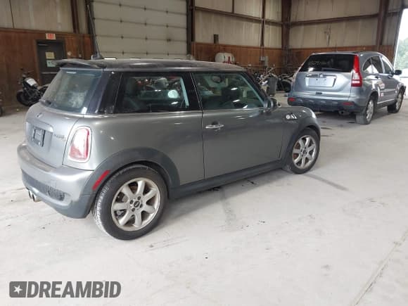 ✅ 2010 MINI Hardtop S • VIN: WMWMF7C52ATX41201 • Lot: 43229036. Wystawiony na IAAI z przebiegiem 52 853 mil. Bezpłatny archiwum sprzedaży aukcyjnych z USA i szczegółowy raport historii pojazdu na DreamBid. Zdjęcie 4.