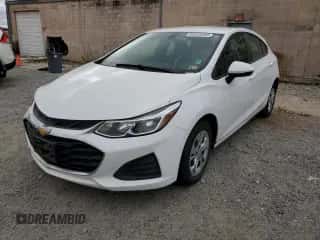 ✅ 2019 Chevrolet Cruze LS • VIN: 3G1BC6SM7KS586994 • Лот: 64234442. Размещён на Copart с пробегом 43 963 миль миль. Получите бесплатный доступ к архиву аукционных продаж из США и посмотрите подробный отчёт об истории автомобиля на DreamBid. Изображение 2.