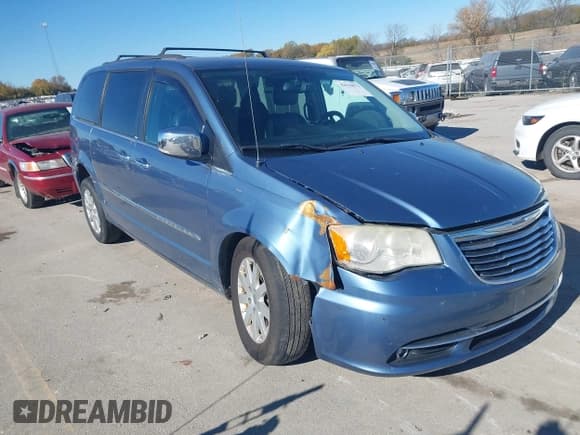 ✅ 2012 Chrysler Town & Country Touring L • VIN: 2C4RC1CG2CR175339 • Lot: 43636872. Wystawiony na IAAI z przebiegiem 194 616 mil. Bezpłatny archiwum sprzedaży aukcyjnych z USA i szczegółowy raport historii pojazdu na DreamBid. Zdjęcie 1.