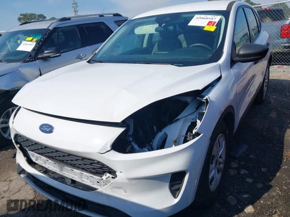 ✅ 2022 Ford Escape S • VIN: 1FMCU0F65NUA27557 • Lot: 42060587. Wystawiony na IAAI z przebiegiem 33 607 mil. Bezpłatny archiwum sprzedaży aukcyjnych z USA i szczegółowy raport historii pojazdu na DreamBid. Zdjęcie 6.
