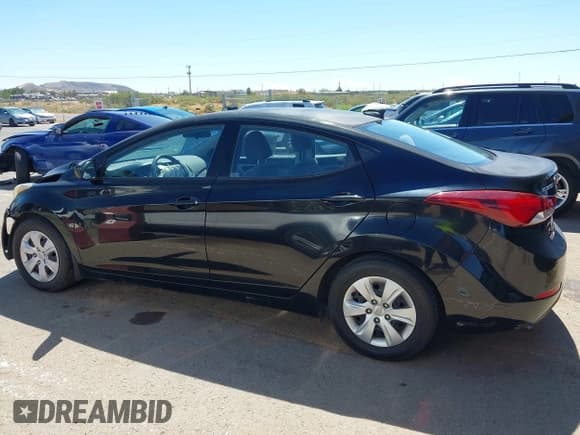 ✅ 2016 Hyundai Elantra SE • VIN: 5NPDH4AE7GH694999 • Lot: 43279009. Listed on IAAI with 39,204 mi. Free auction sales archive from the USA and detailed vehicle history report at DreamBid. Image 14.