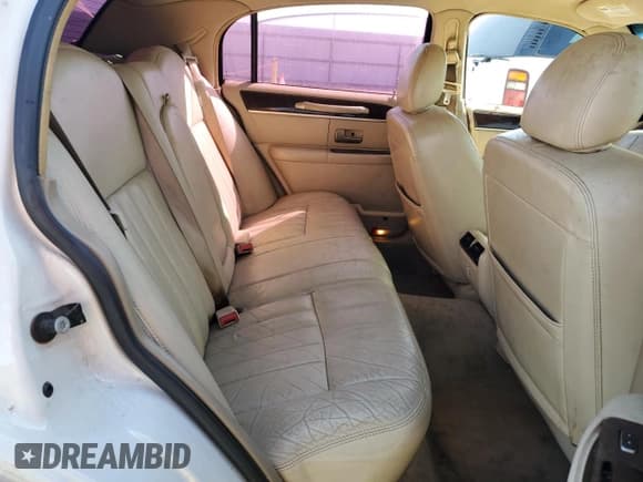 ✅ 2006 Lincoln Town Car Signature • VIN: 1LNHM81W86Y647017 • Лот: 85908655. Опубликован ранее на Copart с пробегом 216 405 миль. Бесплатный доступ к архиву аукционных продаж из США и подробный отчёт об истории автомобиля на DreamBid. Изображение 10.