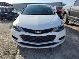 ✅ 2018 Chevrolet Cruze LT • VIN: 1G1BE5SM8J7154190 • Lot: 67681662. Wystawiony na Copart z przebiegiem 102 005 mil mil. Skorzystaj z bezpłatnego archiwum sprzedaży aukcyjnych z USA i zobacz szczegółowy raport historii pojazdu na DreamBid. Zdjęcie 5.
