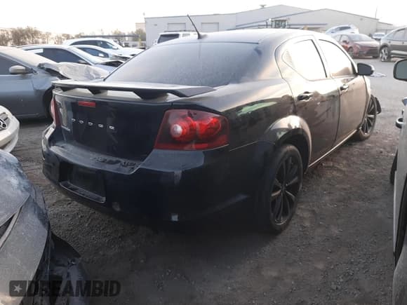 ✅ 2014 Dodge Avenger SXT • VIN: 1C3CDZCGXEN127917 • Lot: 85379804. Wystawiony na Copart z przebiegiem 150 069 mil. Bezpłatny archiwum sprzedaży aukcyjnych z USA i szczegółowy raport historii pojazdu na DreamBid. Zdjęcie 3.